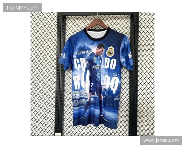 德约与C罗亲密互动造访网球中心互赠球衣与球拍