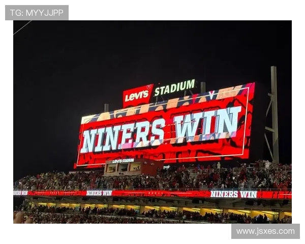 阿森西奥与女友重返伯纳乌现场观看NFL比赛引发热议